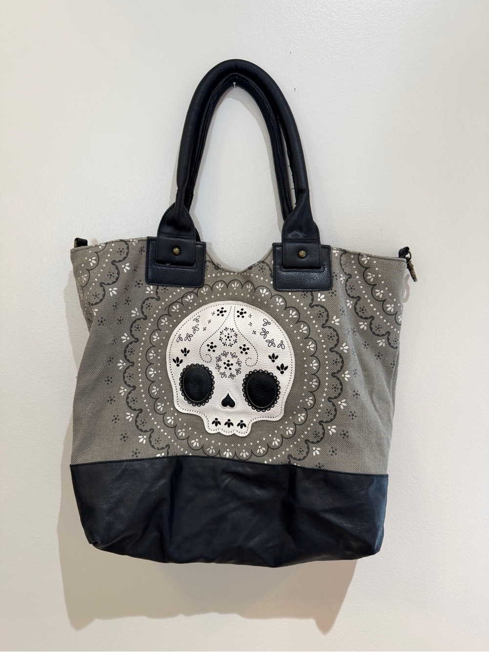 Loungefly Vintage Gray & Black Sugar Skull Tote Bag-rare